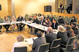 ΣΤΟΝ ΔΗΜΟ ΗΡΑΚΛΕΙΟΥ Η ΠΑΡΑΧΩΡΗΣΗ Και στο τέλος... υπέγραψε για τα Τείχη