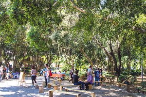 Η δημοτική Αρχή φαίνεται ότι έχει ανοίξει τον φάκελο για τη δημιουργία υπόγειου παρκινγκ στην αρχή της λεωφόρου Δημοκρατίας (στο ύψος που είναι τα παλιά Βαλκάνια) και μάλιστα το θέμα αυτό φαίνεται ότι τέθηκε και στην υπουργό Πολιτισμού Λ. Μενδώνη κατά τη διάρκεια της τεχνικής σύσκεψης που έγινε στο Πολιτιστικό Κέντρο Ηρακλείου.