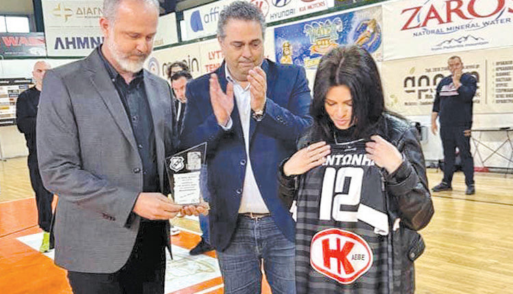 Μια φανέλα του ΟΦΗ για τον Αντώνη