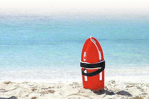 Παραλίες: Η Κτηματική Υπηρεσία παίρνει τις εισπράξεις και οι Δήμοι πληρώνουν τους ναυαγοσώστες