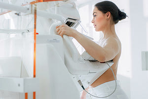 Νέα επιστημονικά δεδομένα: Πότε πρέπει να αρχίσετε να κάνετε μαστογραφία