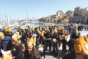 Ξεφάντωσαν οι Ηρακλειώτες στο «Καστρινό Καρναβάλι»