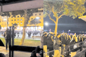 Μόνο θλίψη προκαλούν οι εικόνες που εκτυλίχθηκαν το βράδυ του Σαββάτου στην πλατεία Αριστοτέλους στη Θεσσαλονίκη.