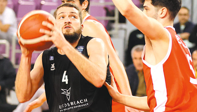 Ο Καρλής στο ματς της Αναγέννησης με τον ΕΦΑΟΖ