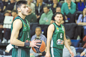 O Kαλαϊτζάκης στο χθεσινό ματς του Παναθηναϊκού