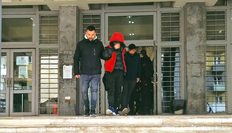 Στο Αυτόφωρο σήμερα οι 9 ενήλικες της επίθεσης