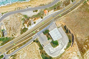 Το εγκαταλελειμμένο ΚΤΕΟ επί του ΒΟΑΚ στο ύψος του Καρτερού λέγεται ότι έχει βολιδοσκοπηθεί ως χώρος προσωρινής φιλοξενίας μεταναστών