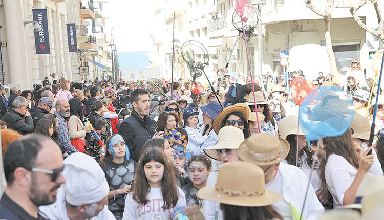 Ξεφάντωσαν οι Ηρακλειώτες στο «Καστρινό Καρναβάλι»