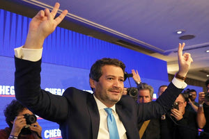 Με οριακή διαφορά 0,1% κερδίζει τις πρόωρες εκλογές στην Πορτογαλία η κεντροδεξιά Δημοκρατική Συμμαχία (ποσοστό 28,7%) έναντι ποσοστού 28,6% του κεντροαριστερού Σοσιαλιστικού Κόμματος, με καταμετρημένο το 99% των ψήφων