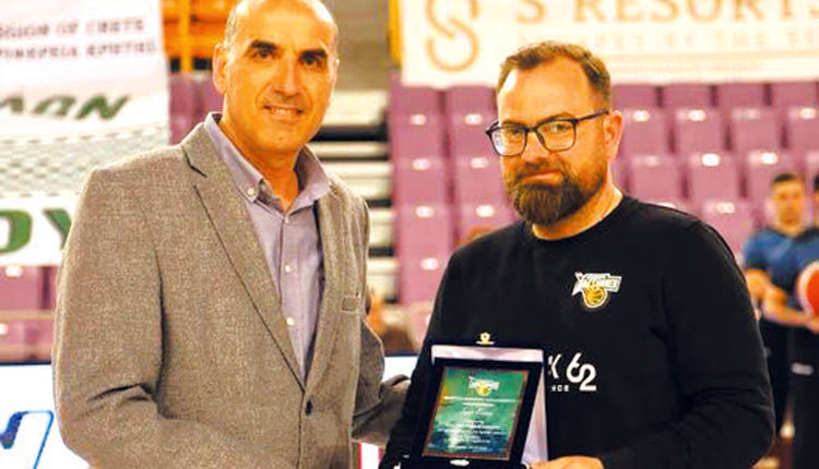 Τίμησε τον Σμυρνάκη η Αναγέννηση