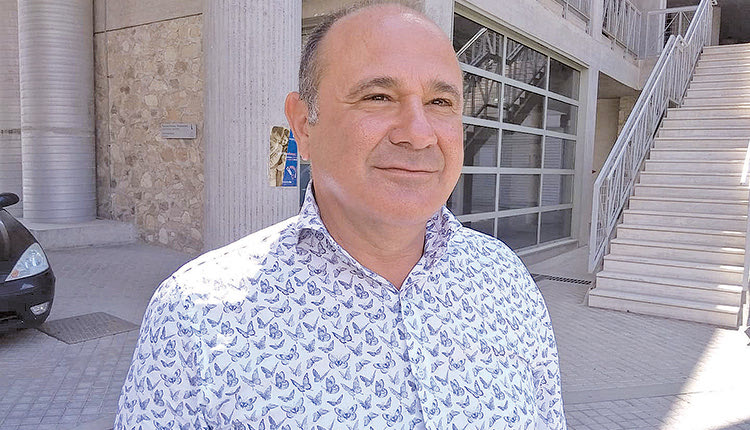 “Στην Κρήτη είναι ευπρόσδεκτοι όλοι”, είπε στην “Π” ο Νίκος Χαλκιαδάκης