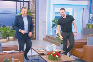 Βέβαια ο ίδιος ο κ. Κασσελάκης, στην πρόσφατη συνέντευξή του στον ΑΝΤ1, είχε ερωτηθεί για τη συμμετοχή του στην αλιευτική επιχείρηση και ο διάλογος ήταν ως εξής: Γιώργος Λιάγκας: Πώς ζεις λοιπόν εσύ; Εχεις λεφτά στην άκρη;