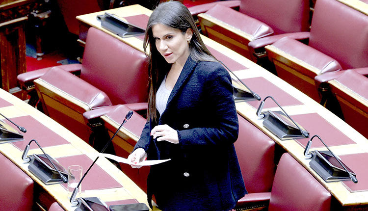 Η Ελένη Βατσινά