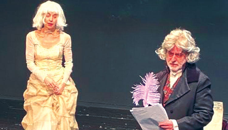 Στιγμιότυπο από τις πρόβες της παράστασης με τον Περικλή Λιανό σαν Μπετόβεν και τη Ρούλα Κουτρουμπέλη σαν νεράιδα της μουσικής