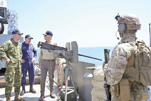 Ενδιαφέρον έχουν οι πληροφορίες που διαρρέουν ότι προκάλεσε δυσαρέσκεια στο Μαξίμου η κίνηση του Νίκου Δένδια να επισκεφτεί την περιοχή της Ερυθράς Θάλασσας προκειμένου να επιθεωρήσει τη φρεγάτα «Ύδρα