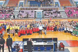 Aπό τους αγώνες βόλεϊ Δημοτικών Σχολείων που έγιναν στα Δύο Αοράκια