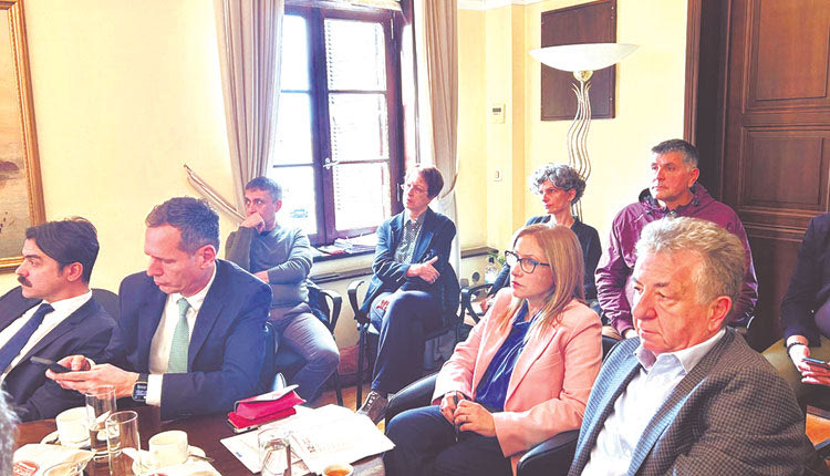 ΔΙΧΑΖΟΥΝ ΤΑ ΔΙΚΤΥΑ ΠΟΥ ΘΑ ΦΥΓΟΥΝ ΑΠΟ ΤΟ ΜΑΛΕΒΙΖΙ Αντιδρούν οι Δήμοι στις εναέριες γραμμές