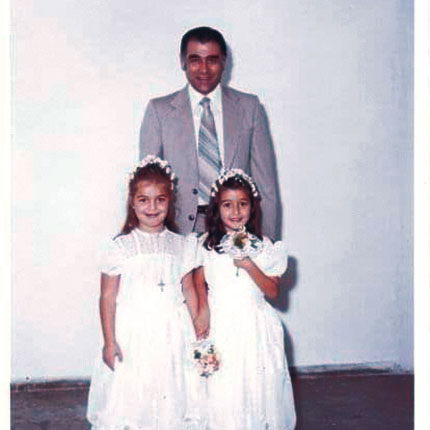 Με τις δύο κόρες του, την αείμνηστη Ελένη και τη Μαρία