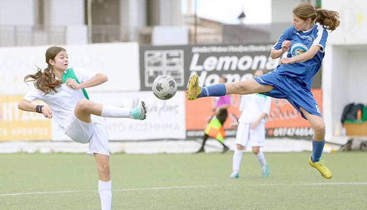 Εντυπωσιακή φάση από το χθεσινό ματς στο Ατσαλένιο