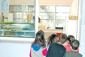 Τα σχολικά κυλικεία δεν επιτρέπεται να πωλούν ροφήματα με καφεΐνη, όπως είναι τα ενεργειακά ποτά