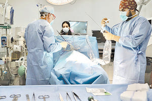 ΑΣΦΑΛΙΣΤΙΚΕΣ Οι συζητήσεις για τα απογευματινά χειρουργεία