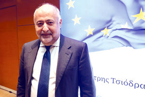 Έτοιμος για ευρωεκλογές! O διευθυντής του Γραφείου Τύπου του πρωθυπουργού Δημήτρης Τσιόδρας που είναι και υποψήφιος ευρωβουλευτής θα παρουσιάσει σήμερα  στις 18:30 το απόγευμα στην αίθουσα του Επιμελητηρίου Ηρακλείου το βιβλίο του με τίτλο: "Ευρωπαϊκή Ενοποίηση, Οι περιπέτειες ενός οράματος".