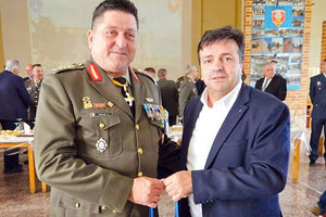 Αλλαγή φρουράς στην ΣΕΑΠ. Ο Αντώνης Πράγιας μετά τις κρίσεις των Αξιωματικών του Στρατού, προήχθη στο βαθμό του Υποστρατήγου και συνταξιοδοτήθηκε.