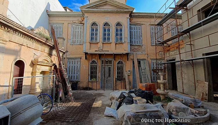Επιτέλους ανασκευάζεται και αξιοποιείται το κονάκι του μπέη Σεκεριά στο Ηράκλειο, επί της οδού Αποκορώνου. Όπως φαίνεται στις φωτογραφίες, ο νέος ιδιοκτήτης ετοιμάζει σουίτες και χώρο ευεξίας.