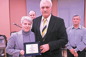 Η κ. Γιαννουλάκη με τον κ. Χαλκιαδάκη