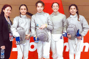 Η ομάδα της ΓΕΗ με την προπονήτριά τους κ. Ξαγοραράκη