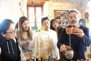 ΚΕΝΤΡΟ ΕΛΛΗΝΙΚΟΥ ΚΑΙ ΚΙΝΕΖΙΚΟΥ ΠΟΛΙΤΙΣΜΟΥ Κινέζοι φοιτητές έμαθαν και “γεύτηκαν” την κρητική κουλτούρα