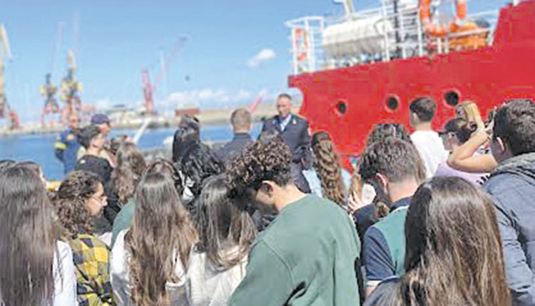 Επίσκεψη - ξενάγηση στον ΟΛΗ από τους μαθητές του φροντιστηρίου “Διακρότημα” Ηρακλείου