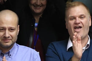 Υπό αστυνομική προστασία ο πρώτος γάμος ομόφυλου ζευγαριού στην Ελλάδα