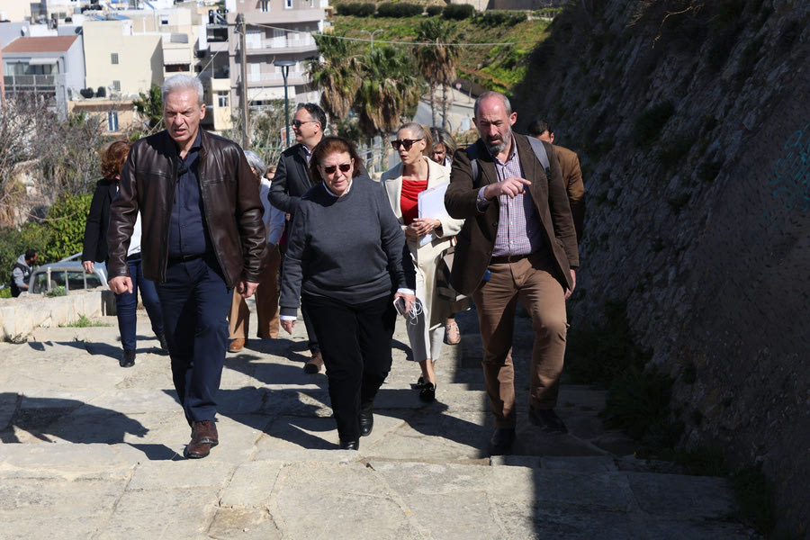 Αυτοψία της Μενδώνη στα Ενετικά Τείχη: Απορίες, σημειώσεις και… ες αύριον τα σπουδαία