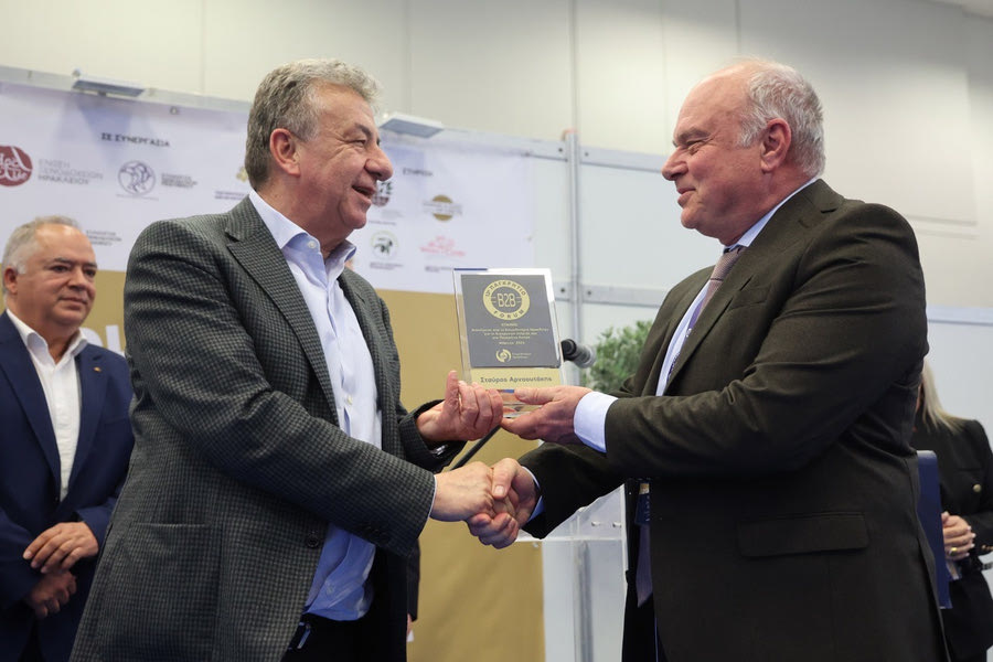 Τίμησαν τον περιφερειάρχη στο πλαίσιο του 12ου Παγκρήτιου Forum