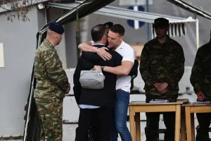 Δυο μέρες στρατιώτης ο Κασσελάκης και ήδη μετρά αντίστροφα!