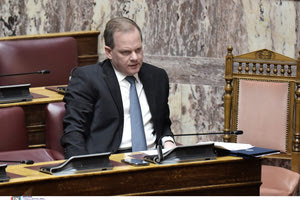 Αμετανόητος Καραμανλής με ατάκες κλισέ: «Δεν θα κρυφτώ πίσω από τη βουλευτική ασυλία»