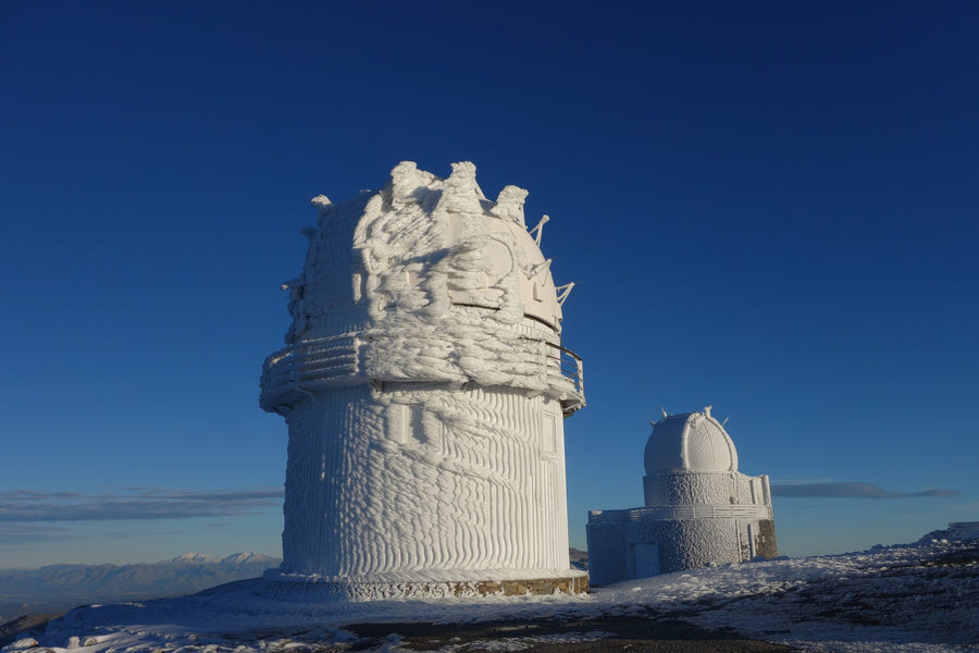 Εντυπωσιακές φωτογραφίες του αστεροσκοπείου  Σκίνακα με τα χιόνια!