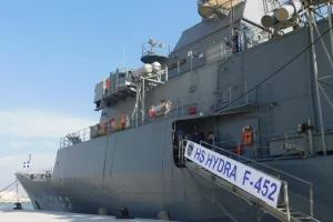 Προστάτεψε εμπορικό πλοίο η φρεγάτα «Ύδρα» στον Κόλπο του Άντεν – Έβαλε εναντίον δυο UAVs