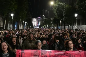 Πλήθος κόσμου στο συλλαλητήριο για την πρόταση της Εισαγγελέως για αθώωση του Ηλία Μίχου
