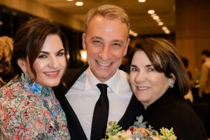 Η Όλγα, ο Μίνως και η σπάνια εμφάνιση της Ελένης Βαρδινογιάννη