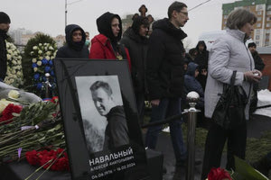 Κηδεύτηκε ο Αλεξέι Ναβάλνι: Με Σινάτρα, Εξολοθρευτή και χιλιάδες κόσμου το τελευταίο αντίο