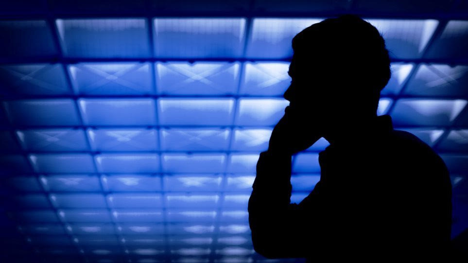 Αρτα: Εξαπάτησαν ηλικιωμένη και τους πέταξε 35.000 ευρώ από μπαλκόνι