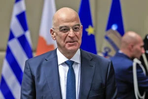 Δένδιας: Εξετάζεται η εθελοντική στράτευση των γυναικών