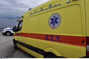 Σοβαρό ατύχημα πριν το Φόδελε – Πυροσβέστες απεγκλώβισαν ένα ζευγάρι Ελλήνων