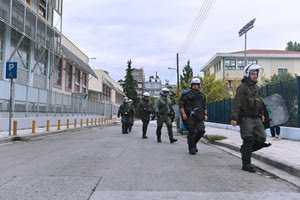 Συναγερμός για εκρηκτικό μηχανισμό σε αυλή σχολείου!