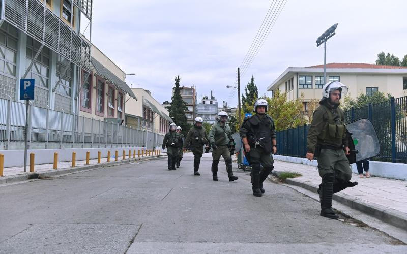 Συναγερμός για εκρηκτικό μηχανισμό σε αυλή σχολείου!