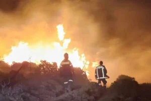 Μαίνεται η φωτιά στην Κάντανο!