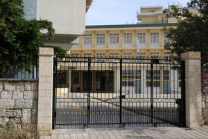 Σκηνικό τρόμου για 15χρονη έξω από σχολείο του Ηρακλείου: Ανήλικες τη χτυπούσαν και βιντεοσκοπούσαν!