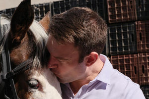 Μια ευχάριστη έκπληξη περίμενε τον Στέφανο Κασσελάκη κατά την επίσκευψη του στη «2η Γιορτή Μανταρινιού»